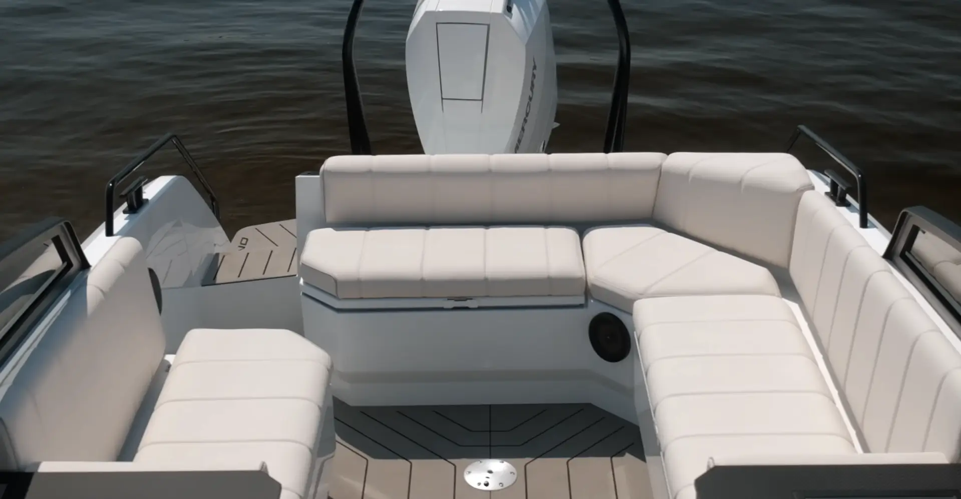 Салон ONIX 850 Day Cruiser