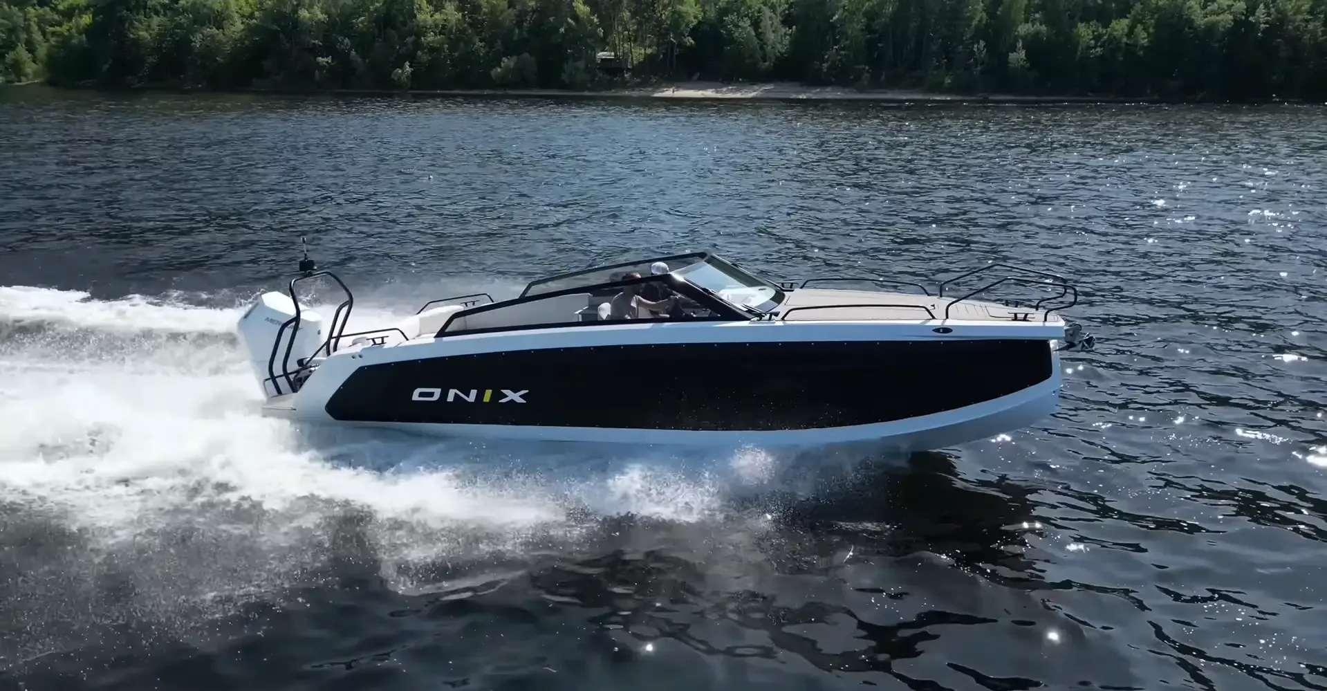ONIX 850 Day Cruiser