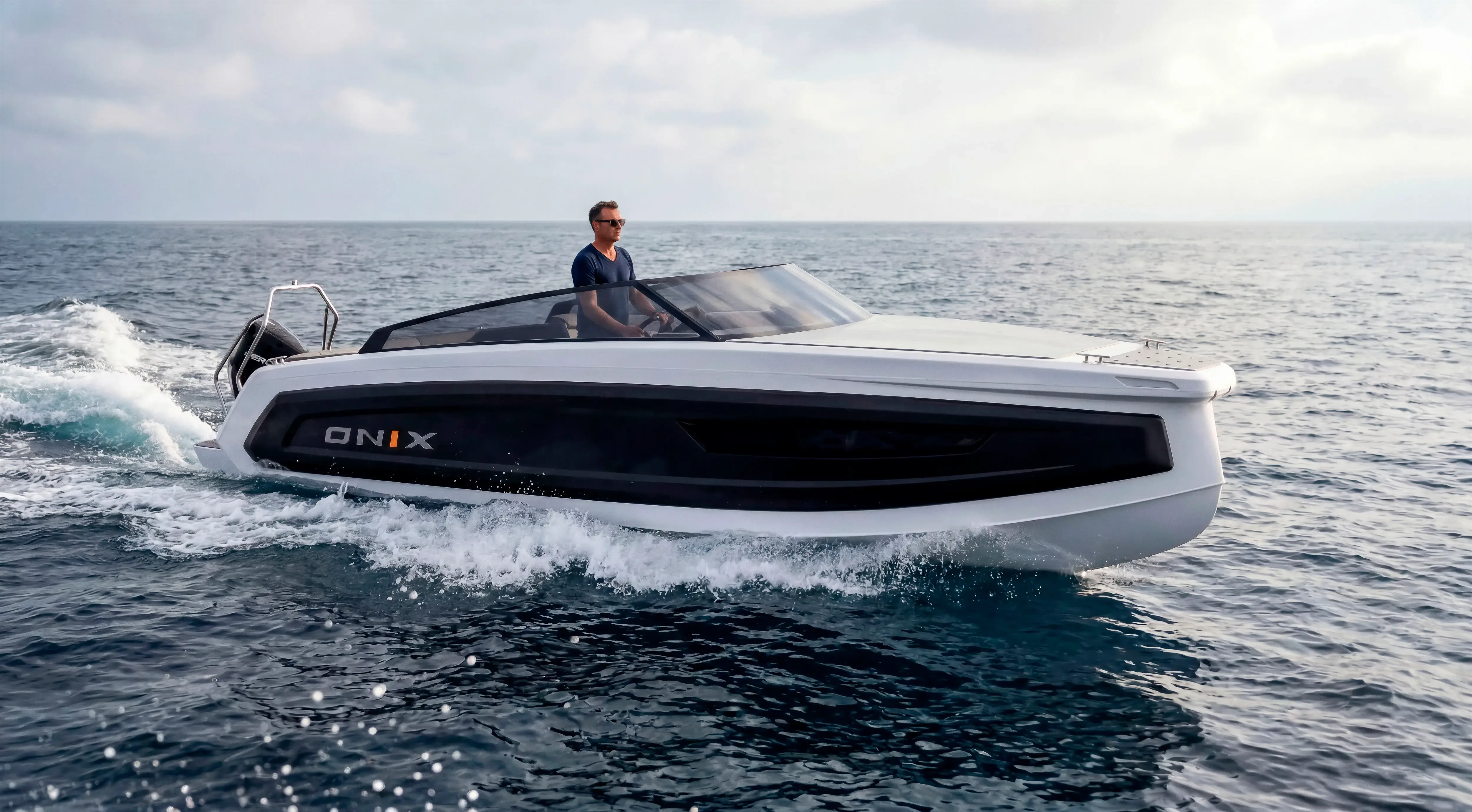 ONIX 850 Day Cruiser